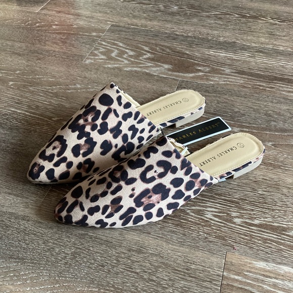 Charles Albert Women's Animal Print Mule Flats - Picture 1 of 3